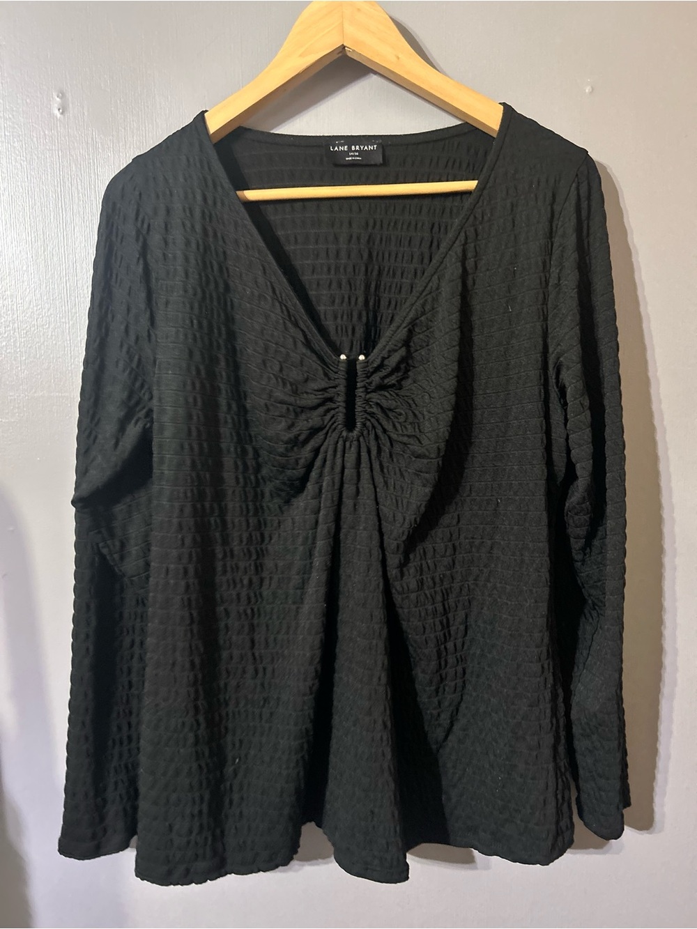 Lane Bryant Black Long-Sleeve V-Neck Gathered Front Top Size 14/16